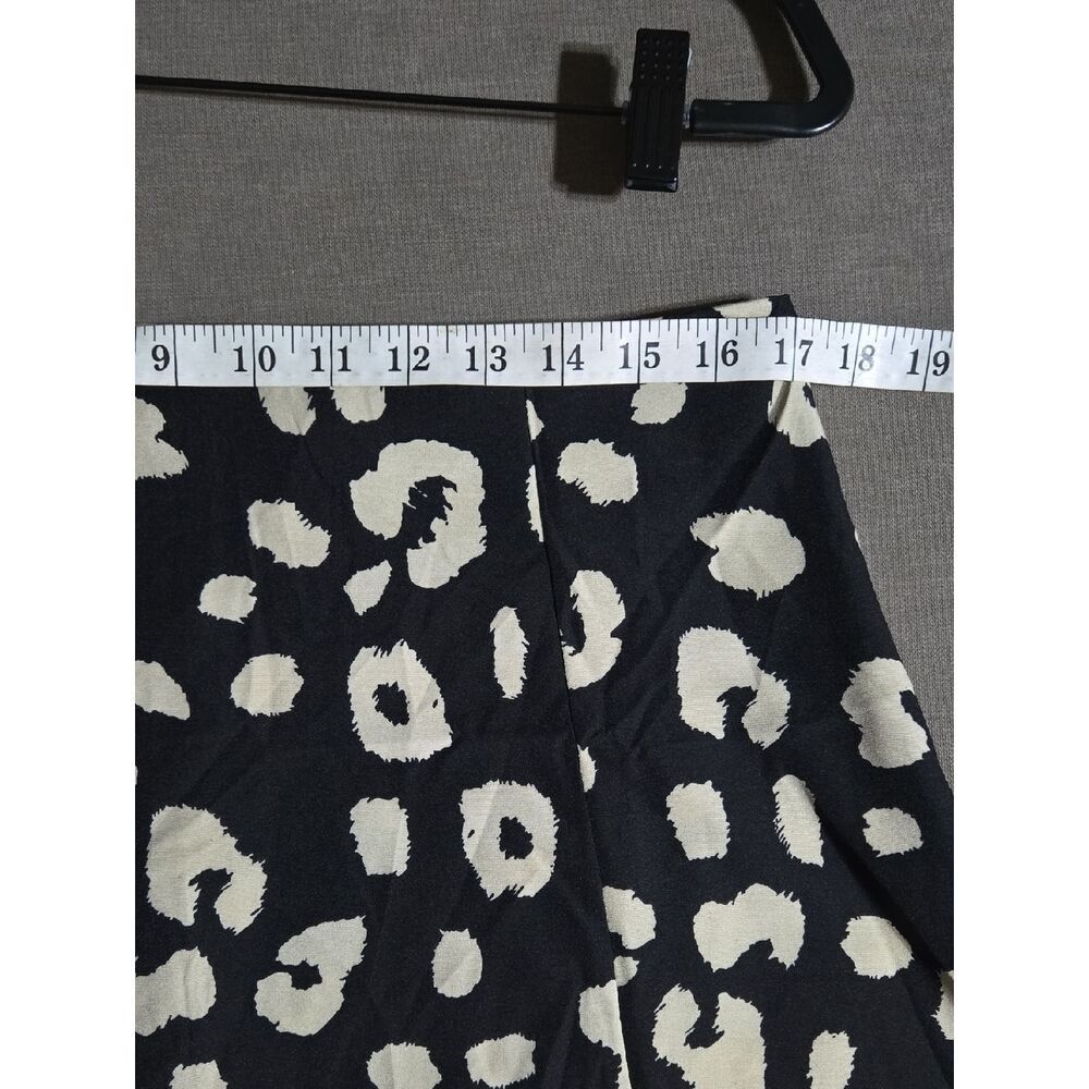 🖤5/$20🖤 Black and Cream Leopard Print Midi Skirt - Picture 6 of 8